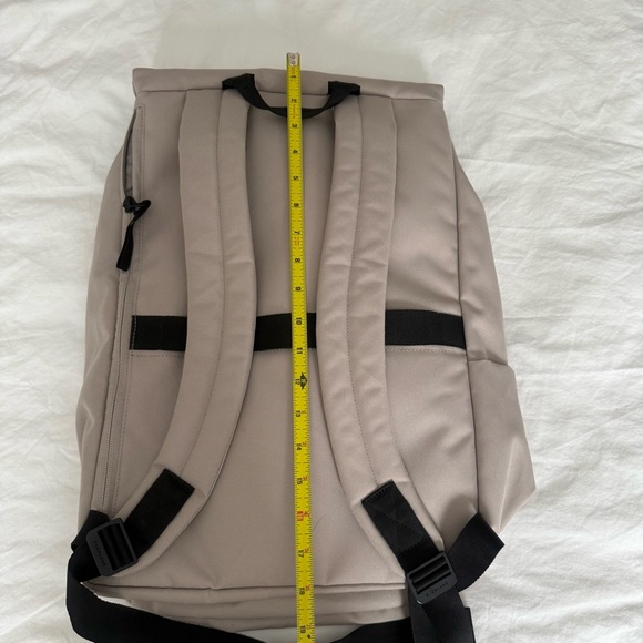 Everlane Transit Backpack - Picture 5 of 7